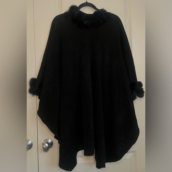 Black Faux-Fur Pom Pom Winter Shawl Shrug– One Size - Picture 8 of 9